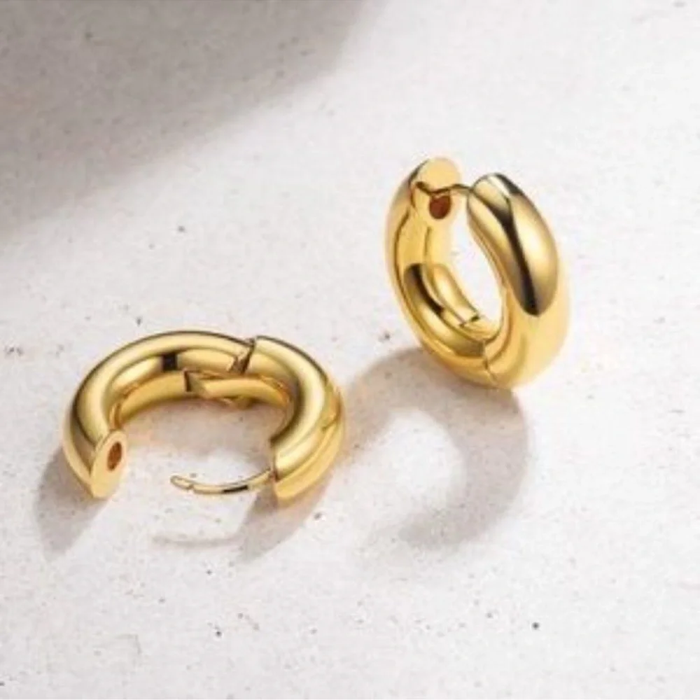 New 14K Gold Plated Chunky Tiny Hoop Earrings - Picture 3 of 3